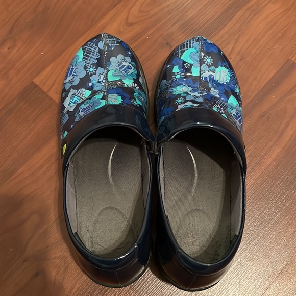 Dansko Work Wonders Clog - Picture 2 of 3